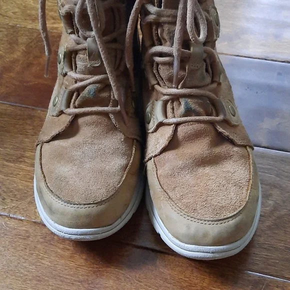 Waterproof Sorel boots size 7.5 - Picture 3 of 7